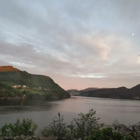 Acu Rem Tetigisti بيت ضيافة Reistad (Hordaland)