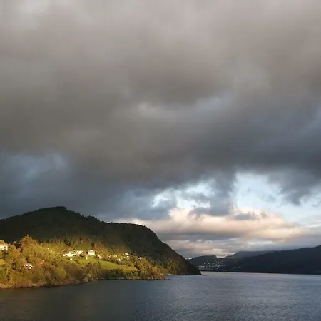 بيت ضيافة Acu Rem Tetigisti Reistad (Hordaland)